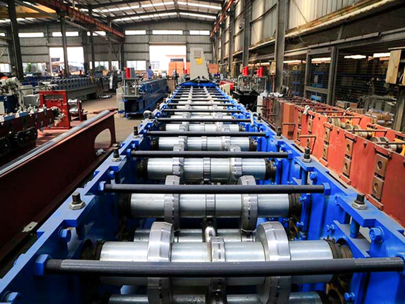 YX112-300 Güçlü Dayanıklılık Çatı Sırtı Kapağı Rulo Şekillendirme Makinesi