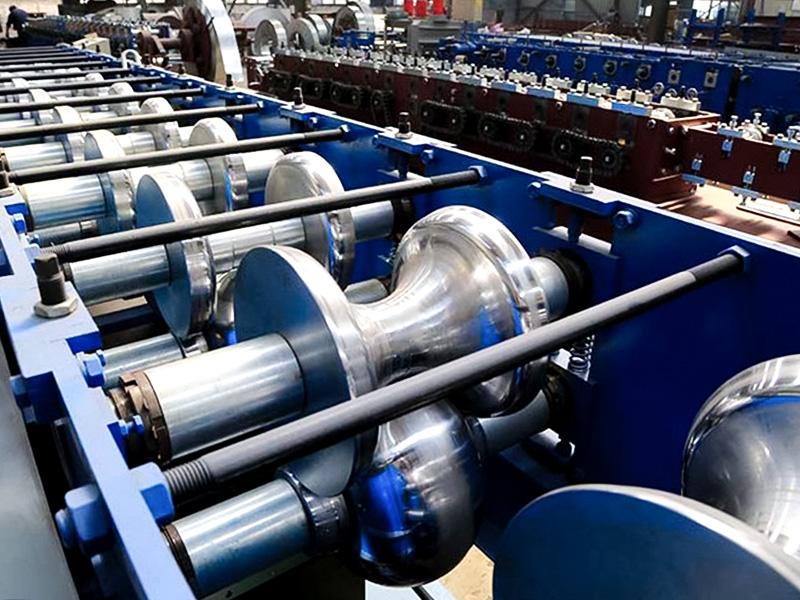 YX112-300 Güçlü Dayanıklılık Çatı Sırtı Kapağı Rulo Şekillendirme Makinesi